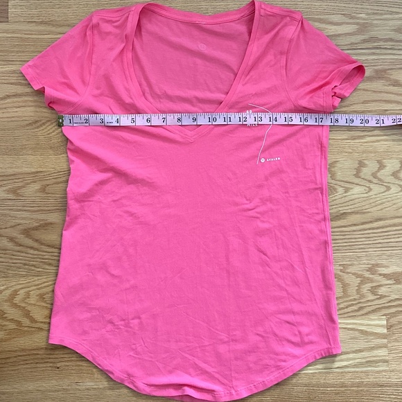 Lululemon Love Tee V--Avalon Graphic (6) - Picture 9 of 15